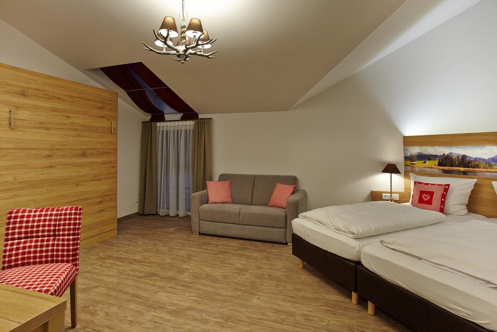 Hotel Sauerlacher Post Екстериор снимка